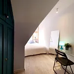 Hostel 44